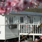 Holiday home Mammaloewagen Super De Luxe, Prive Hottub En Zwembad *
