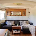 Holiday home Mammaloewagen Super De Luxe, Prive Hottub En Zwembad