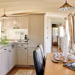 Holiday home Mammaloewagen Super De Luxe, Prive Hottub En Zwembad Heythuysen