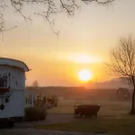 Mammaloewagen Super De Luxe, Prive Hottub En Zwembad Holiday home Heythuysen