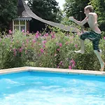 Holiday home Mammaloewagen Super De Luxe, Prive Hottub En Zwembad Heythuysen