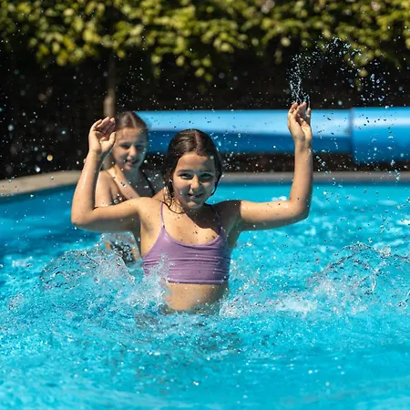 Mammaloewagen Super De Luxe, Prive Hottub En Zwembad Ferienhaus