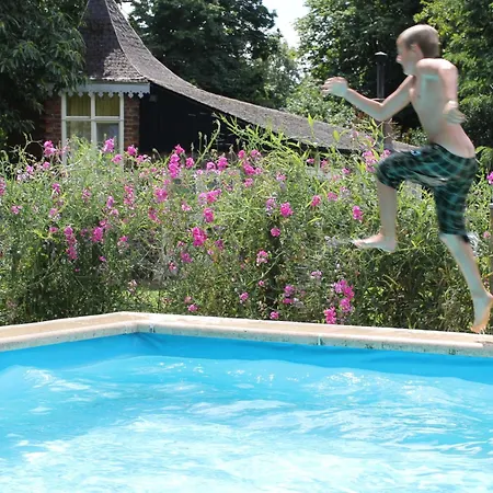 Ferienhaus Mammaloewagen Super De Luxe, Prive Hottub En Zwembad Heythuysen